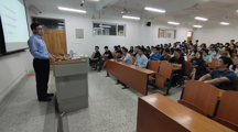复旦大学张家栋教授应邀为马会六合彩
师生作学术报告